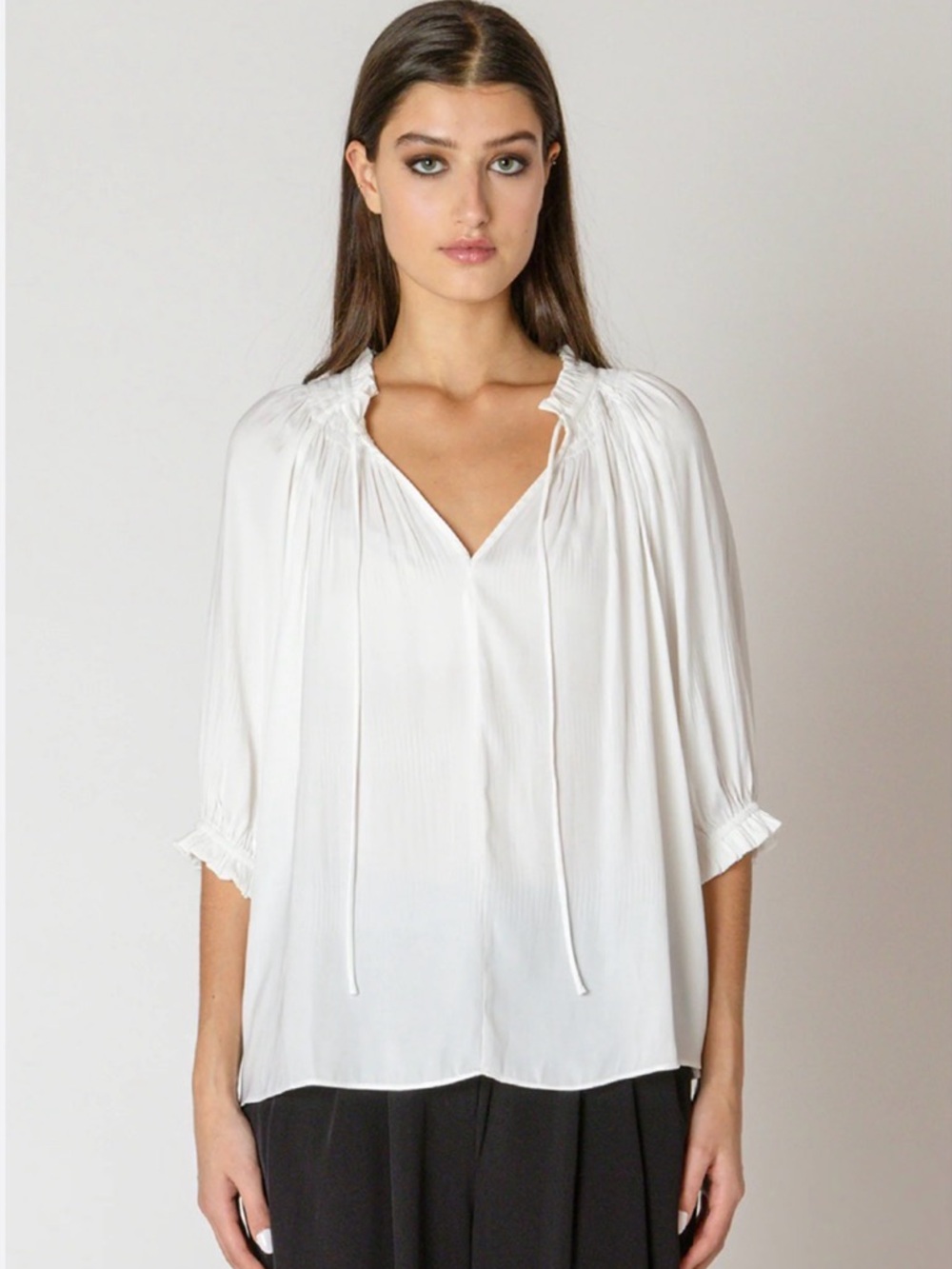 Like Brand New! Black Tape_ Soft Pleated Blouse (M: White)